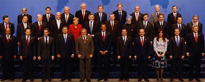 Foto de familia de los líderes de los países del G-20 en la cumbre celebrada en Pittsburgh (EE UU).