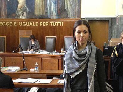 La joven marroqu&iacute; Karima el Mahroug, conocida como Ruby, despu&eacute;s de testificar por primera vez  el pasado 17 de mayo contra personas del entorno de Berlusconi