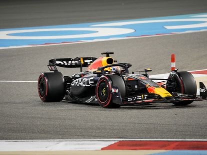Max Verstappen al volante de su Red Bull durante la clasificación del GP de Baréin.