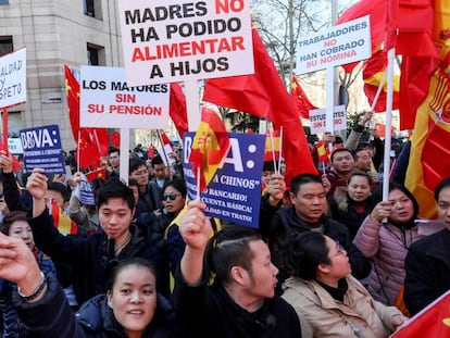 La primera gran manifestación de la comunidad china en Madrid, en imágenes