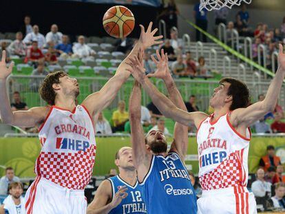 Tomic y Saric taponan a Datome.