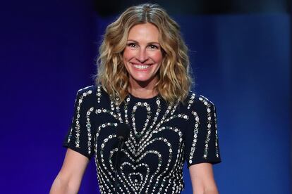 Julia Roberts – La ganadora del Oscar por Erin Brockovich exige encontrar en su camerino hasta 15 litros en botellas de la marca de agua francesa Evian sin importar el lugar del mundo en el que se ruede la película. De no complacer tal pesquisa, la productora podría verse obligada a pagarle a la intérprete una penalización económica de hasta seis cifras.