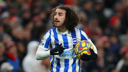 Marc Cucurella durante un partido con el Brighton la temporada pasada.