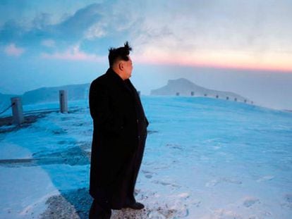 El dictador Kim Jong-Un en la cima del Paektu