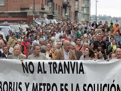 Vecinos del bilbaíno barrio de Rekalde se manifestaban el pasado miércoles contra el tranvía.