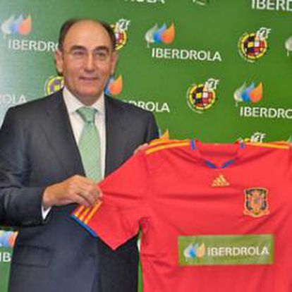 Vicente Del Bosque junto con el presidente de Iberdrola, Ignacio Galán, y el de la Real Federación Española de Fútbol, Ángel María Villar.