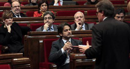 El presidente de la Generalitat, Artur Mas responde a la popular Alícia Sánchez-Camacho, durante la sesión de control al gobierno catalán.