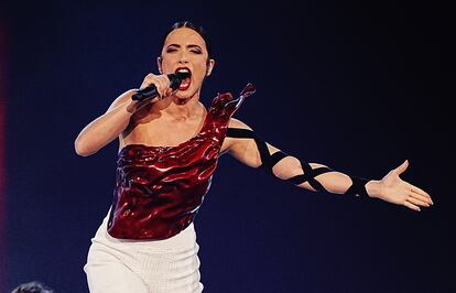 Blanca Paloma, durante su actuación en la final de Eurovisión en Liverpool.