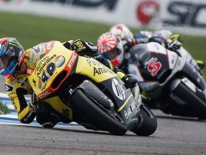 Rins, encabeza la carrera del GP de Indianapolis, por delante de Zarco y Aegerter.