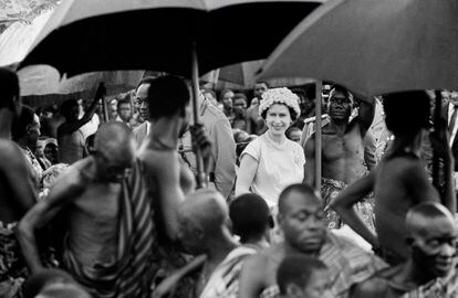 La reina Isabel II, en 1961, durante una visita de Estado a Ghana.