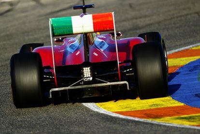 Vista trasera del monoplaza de Fernando Alonso. El F150 viste en el alerón los colores de la bandera italiana en homenaje al 150 aniversario de su unificación.