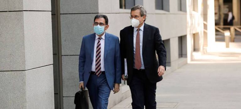 A la derecha, el ex consejero delegado del grupo Dia, Ricardo Currás, a su llegada a la Audiencia Nacional, en una imagen de archivo.