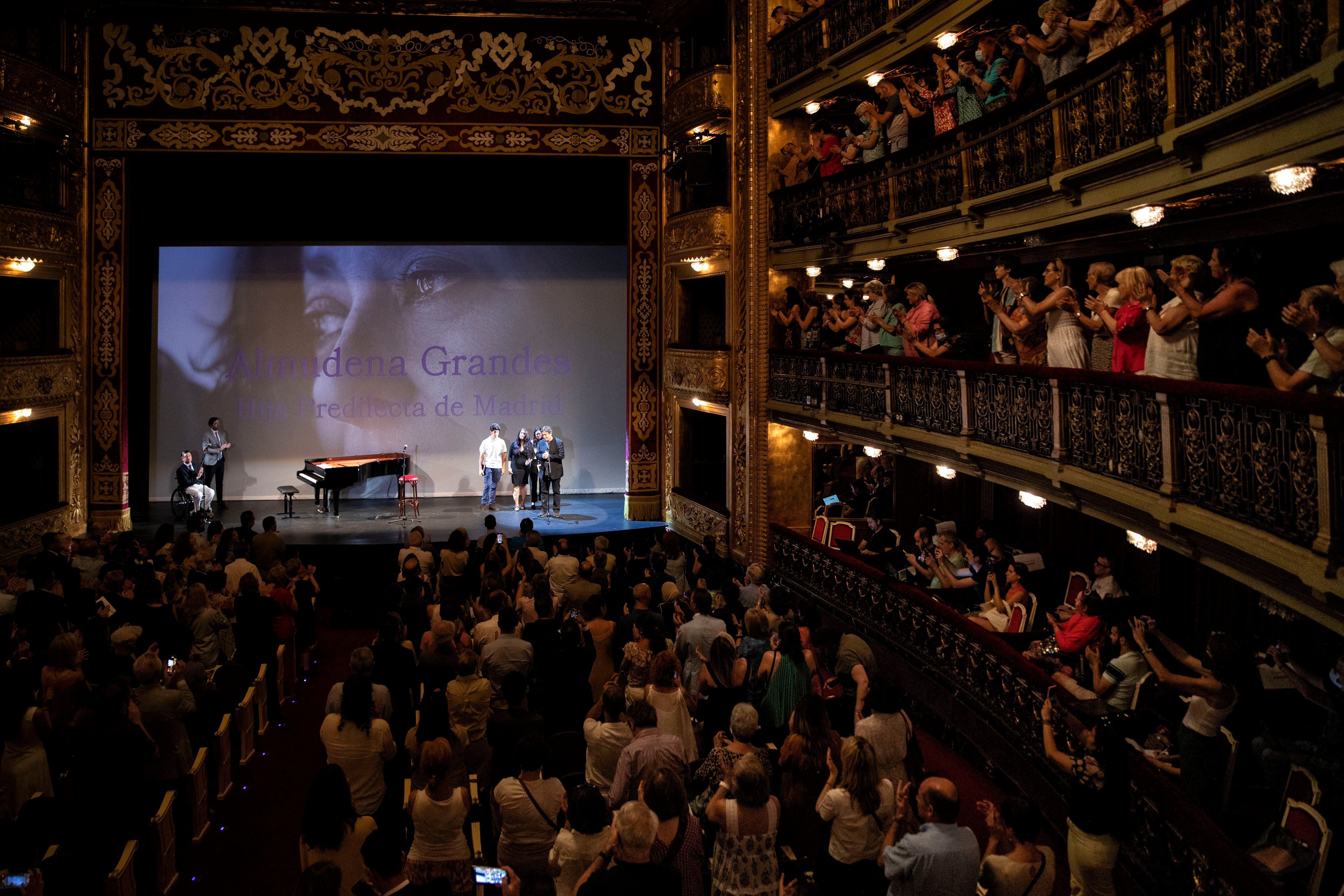 Homenaje a Almudena Grandes en el Teatro Español.
