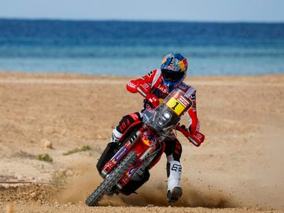 Sam Sunderland durante la jornada de este sábado en el Dakar.