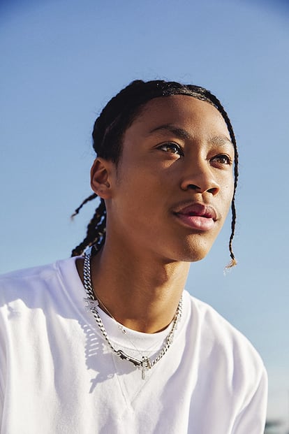 Lil Dre (San Francisco, 19 años) figura entre los más jóvenes de la Gang 212. Es ‘skater’ y rapero, trabaja como modelo y dirige Viladeath, su propia firma de moda.