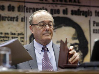 El gobernador del Banco de España, Luis María Linde, en el Senado.