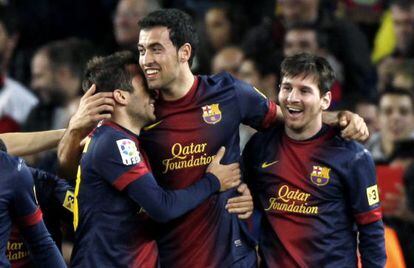 Busquets celebra un gol junto a Alba y Messi