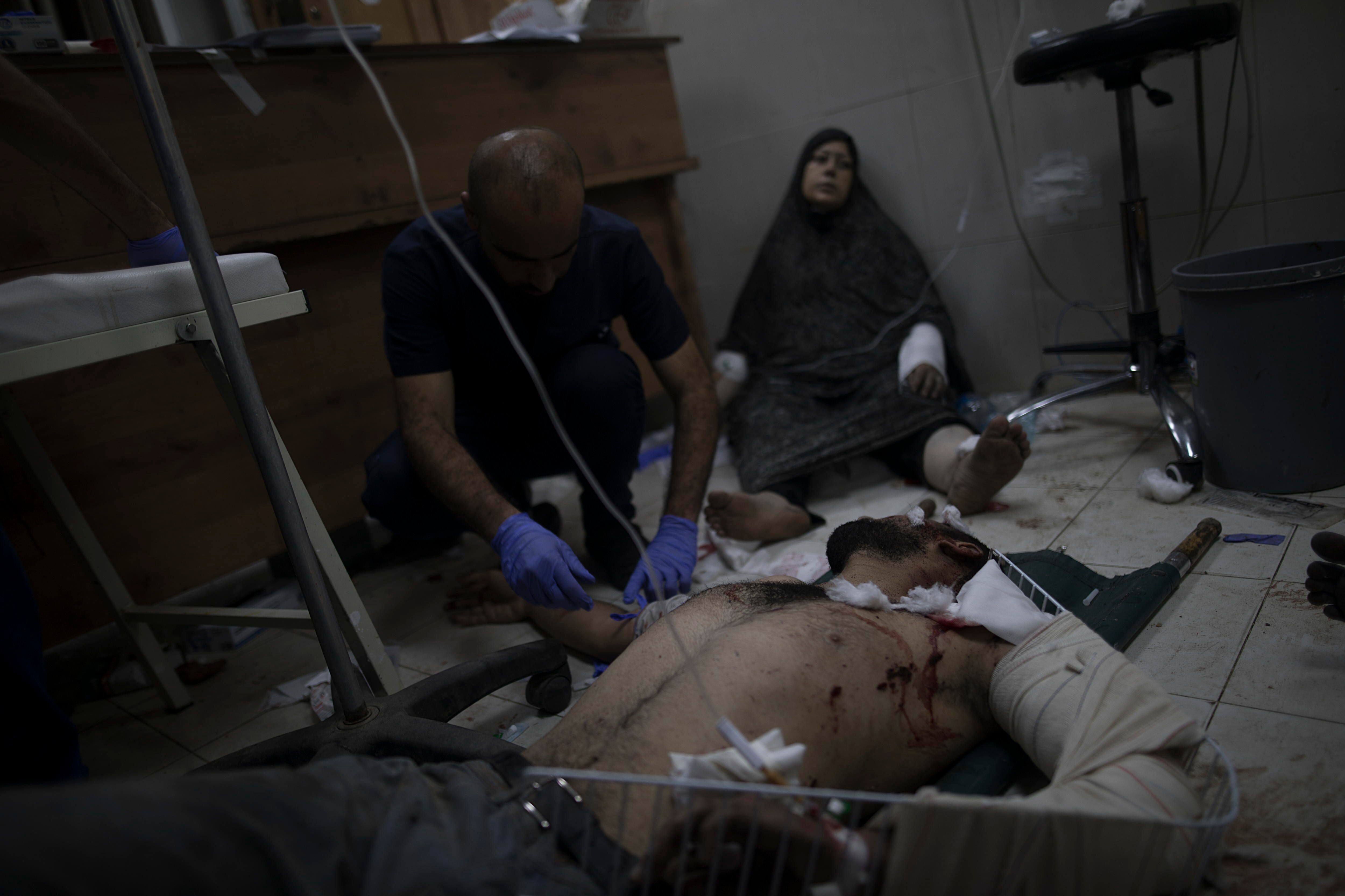 Gaza (---), 08/12/2023.- People wounded in Israeli airstrikes on southern Gaza lie on the floor of the Nasser Hospital in Khan Yunis, southern Gaza Strip, 08 December 2023. Israeli forces resumed military strikes on Gaza after the week-long truce ended on 01 December. More than 16,200 Palestinians and at least 1,200 Israelis have been killed, according to the Palestinian Health Ministry and the Israel Defense Forces (IDF), since Hamas militants launched an attack against Israel from the Gaza Strip on 07 October, and the Israeli operations in Gaza and the West Bank which followed it. EFE/EPA/HAITHAM IMAD
