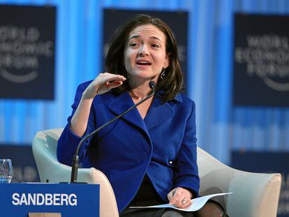 Sheryl Sandberg, entonces la jefa de operaciones de Facebook, participa en el foro de Davos, en 2012.