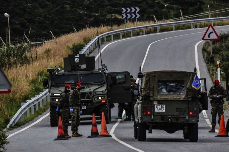 Control del ejército en la frontera de Ceuta con Marruecos.