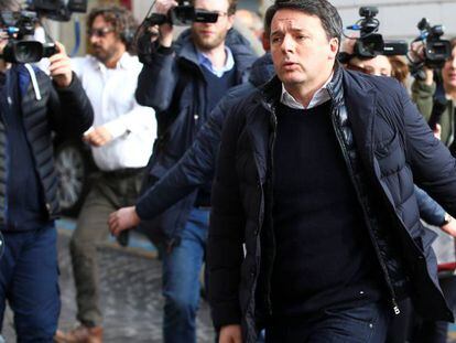 El primer ministro Renzi llega a la asamblea del PD en Roma.