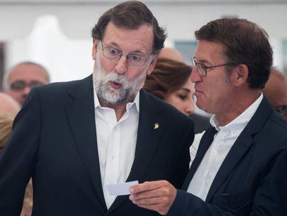 El expresidente del Gobierno, Mariano Rajoy, con Feijóo durante la Festa da Vendimia de Leiro (Ourense) donde ejerció de pregonero.