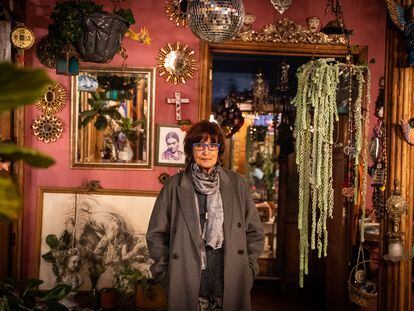 Patricia Ariza,  poeta, dramaturga y actriz colombiana, posa para un retrato en su casa, en Bogotá, en julio pasado.