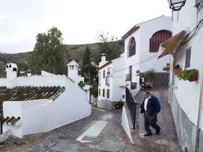 El líder de Ciudadanos hace pesar en una provincia clave los orígenes de sus abuelos y de su madre