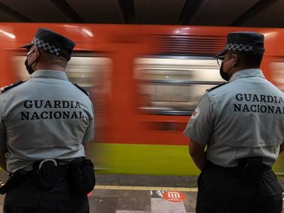 Elementos de la Guardia Nacional en la estación Balderas de la Linea 3 del Metro, el 12 de enero de 2023.