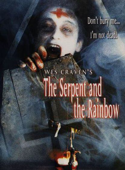 Póster de 'La serpiente y el arcoíris' (1988), film sobre el vudú y los muertos vivientes de Wes Craven.