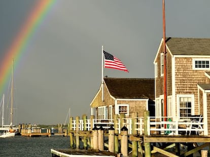 Casas junto a un embarcadero de Nantucket island, en Massachusetts (EE UU).