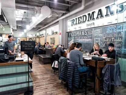 Un puesto de comida del Chelsea Market, en Nueva York. 