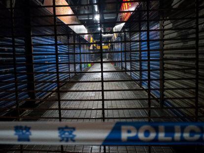 El mercado de Huanan en Wuhan, cerrado por las autoridades locales después de detectarse los primeros casos de covid en diciembre de 2019.