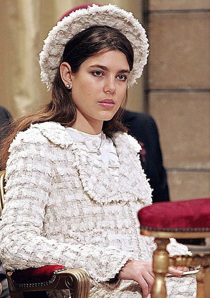 A una temprana edad empezó a despertar su gusto por la moda. El día de la entronización de Alberto de Mónaco, en mayo de 2005, Carlota Casiraghi lucía un conjunto de la firma Chanel.