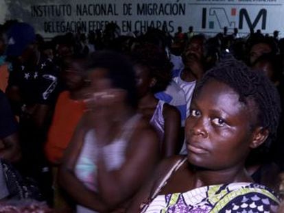 Miles de cubanos, congoleños, angoleños, haitianos y centroamericanos se acumulan en la frontera sur de México tras la orden del Gobierno de López Obrador de suspender en Tapachula los trámites migratorios para quienes se dirigen a EE UU