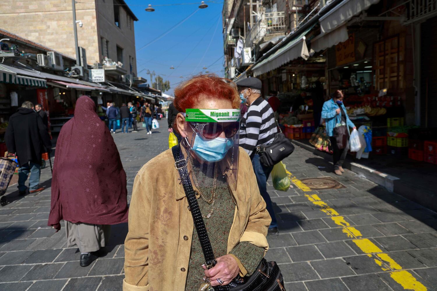 Viandantes en un mercado de Jerusalén el 7 de febrero.