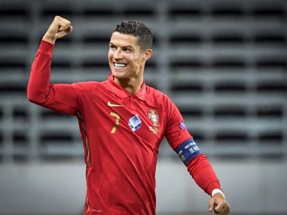 Cristiano Ronaldo celebra uno de sus goles ante Suecia en Estocolmo este martes en el partido de la Liga de las Naciones