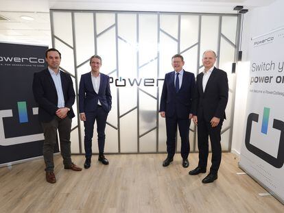 Directivos de PowerCo con el presidente valenciano Ximo Puig en la sede de la compañía en Valencia.