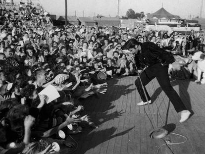 Elvis Presley, durante un concierto en 1957.