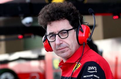 El italiano, director de equipo de Ferrari en Fórmula 1, dejará su cargo el próximo 31 de diciembre, anunció la escudería, tras días de especulación sobre el final de la relación por falta de confianza en él del presidente de la compañía, John Elkann.
