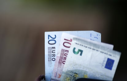 Billetes, monedas, euros, euro, dinero.