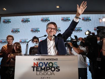 Carlos Moedas celebra esta madrugada los resultados que le han dado la victoria como alcalde de Lisboa.