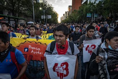 marcha por el noveno aniversario del caso ayotzinapa