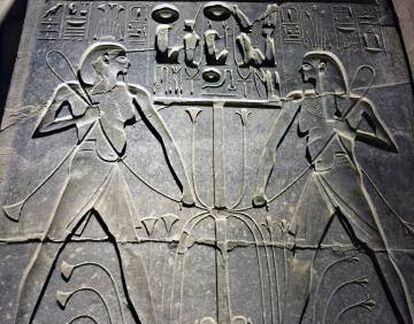 Detalle del relieve tallado junto al lugar de la estatua de Ramsés II.
