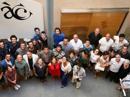 Membres de l'ACC amb Juanjo Puigcorbé en la presentació de el Ciclo Gaudí.