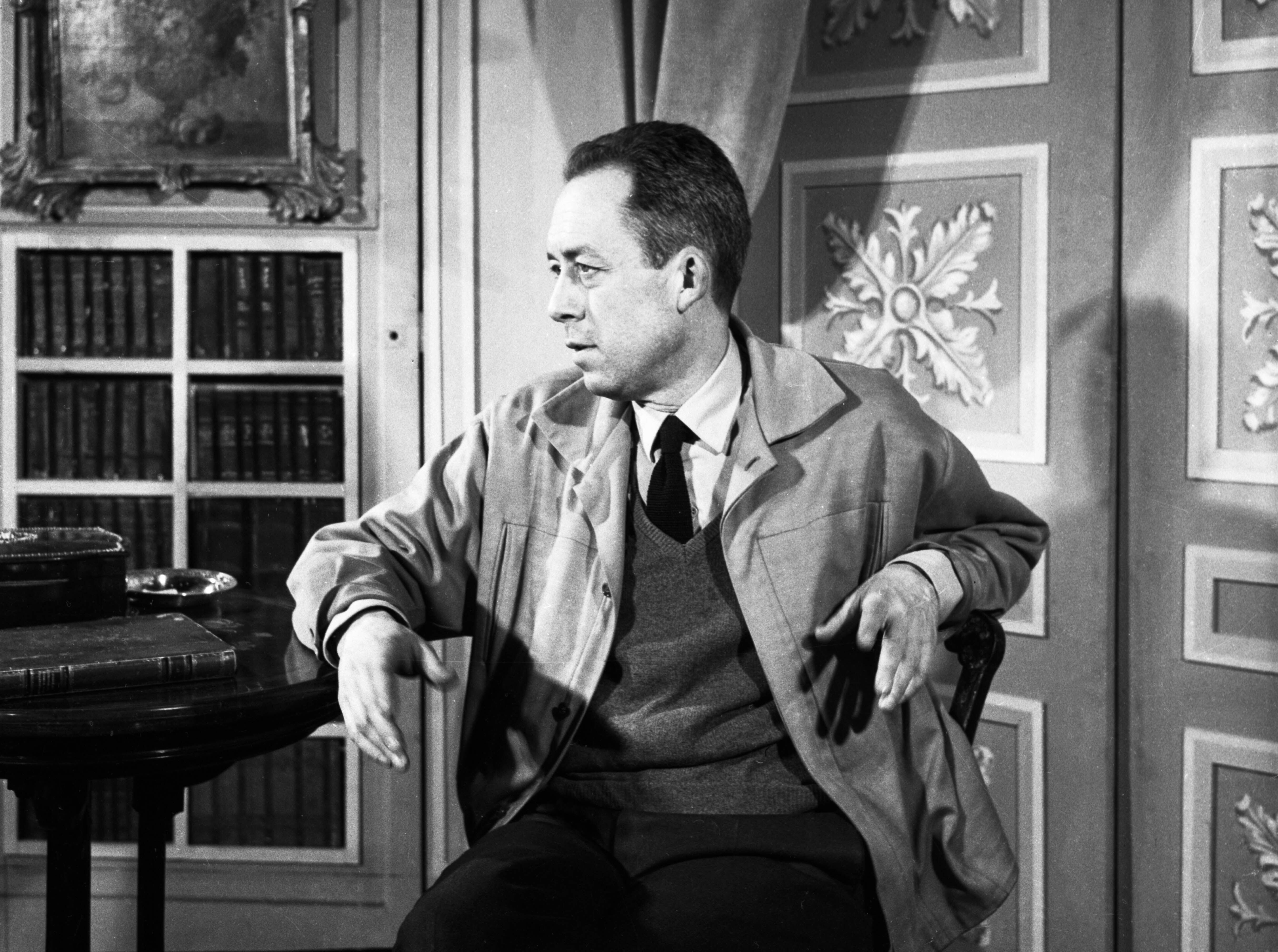 Camus, ¿intocable? Un libro lo acusa en Francia de colonialista. Y resucita la polémica con Sartre