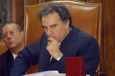 Ibarra, durante la sesión del Parlamento porteño del 28 de febrero de 2005, tras la que quedó suspendido.