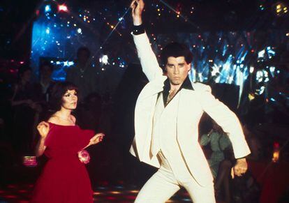 Karen Lyn Gorney, in that frilly dress, and John Travolta, stuffed into an iconic white suit, created a trend.  The mobile would have completed such iconic 'outfit'.