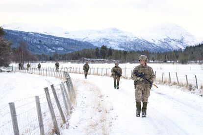 Miembros del ejército británico participan en una capacitación de integración previa al Trident Juncture, el 25 de octubre de 2018 en Telneset (Noruega).