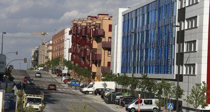 Una de las calles principales del barrio de Buenavista, en Getafe.